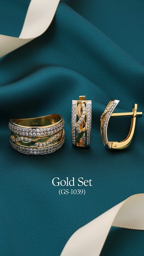 From celebrations to everyday moments, a gold set makes the season unforgettable. 🛍️ Up to 60% OFF on gold and diamond jewelry 🔄 Enjoy our 14-Day Replacement Promise 🚚 Free shipping on min. purchase Shop now: https://karatworld.net/collections/sets Find a store near you: https://karatworld.net/pages/store-directory-2024 #KaratWorld #Holiday2025 #ShineTogether #JewelryGifts #GoldSet | KARAT WORLD