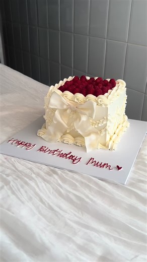 Delicious Raspberry Cake Recipe for Birthdays