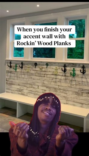 Want the real reclaimed wood accent wall look without the mess or tools? 👀 Rockin’ Wood peel &