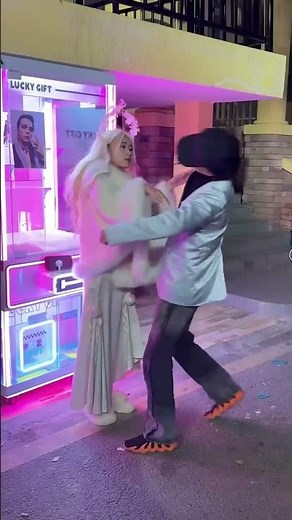 It Turns Out That The Idol That The White Angel Likes Is A Clown!!! #Angel#Clown