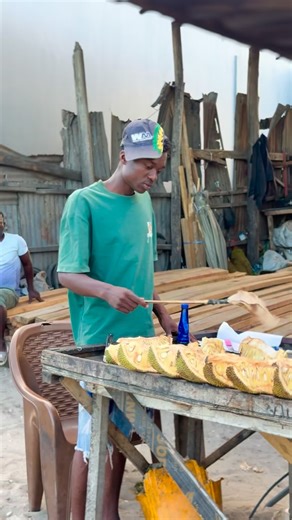 Yani ngoma kali na haichoshi kuiskiliza mpambanaji yeyote @dogo.paten KIPAJI HAKIJIFICHI 👏👏👏 @sapy_mc_official_ @tinizo_26_mapenzi #bobantz72 #tanzania #singeli #singelitrending #instagram #rongonibeachresort #yangaday #yanga #simbasc #simba #dogopaten | Boban Tz