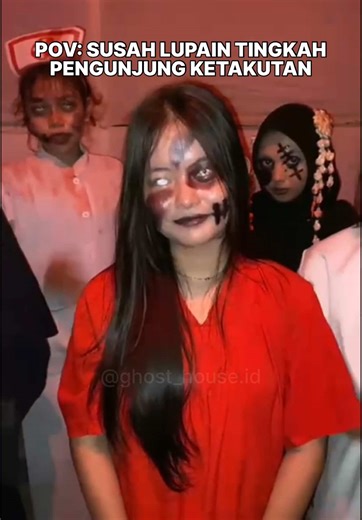 SUSAH LUPAIN TINGKAH KALIAN YANG KETAKUTAN 😂 Btw ini di rumah hantu Ghost House Indonesia di Pulau Tayan ya. Tak ada di tempat lain 👌 Bertema PULAU ANGKER, rumah hantu terbesar dan terluas di Kalbar ikut meramaikan Festival Imlek dan Cap Go Meh 2026 di Pulau Tayan, Kabupaten Sanggau. Lokasi kami lapangan basket Pulau Tayan. Kami hadir sejak 16 Feb-3 Maret 2026. Yuk rasakan sensasi masuk rumah hantu GHI. Raih keseruannya bersama teman-teman 💪🤟👌 #GhostHouseIndonesia #tayan #imlek #rumahhantup