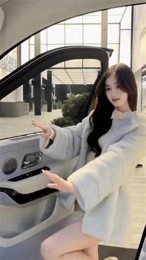 1K views · 4.1K reactions | Just another casual ride… in your Rolls-Royce ✨ #POV #LuxuryVibes #ColaB | Cola B's Secret Space 可樂糖的私密空間 | Facebook
