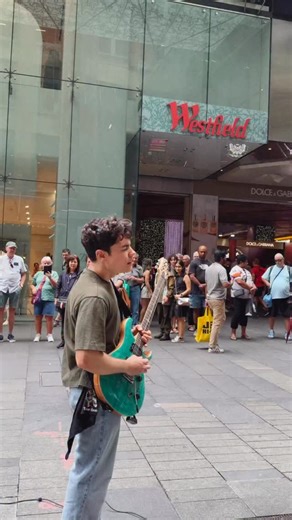 Andryel Jung on Instagram: "Playing guitar and shaking hands at the same time 🎸🤝🏻 #prs #prsguitars #prspulseartist #santana #smoothsantana"