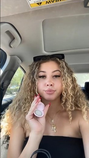 If your trying to smell good all day tryout the ‪@Glossier‬ solid perfume #perfumereview