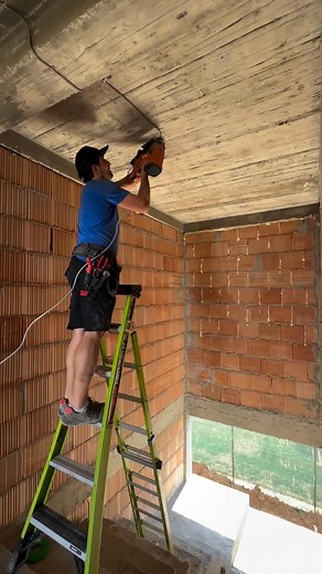 Little Giant King Kombo XT 2.0 - the most versatile ladders from #littlegiantladders | Deion Bragg