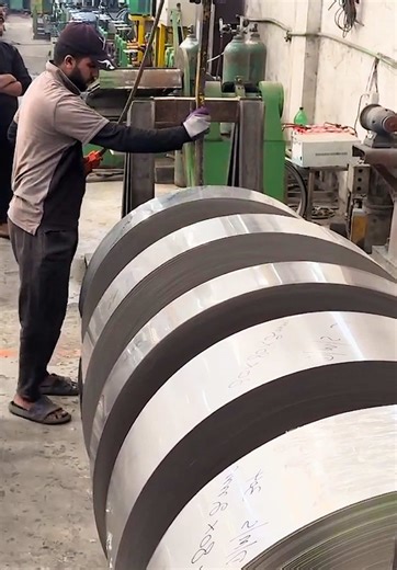 Rolled Iron Sheet Into Welded Steel Tubes