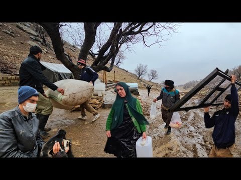 🛖🌧️"Amir's Family Installs a Door for Their Chicken Coop During a Rainstorm!"