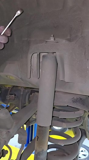 How to Change Rear Shock on Mitsubishi: Step by Step Guide