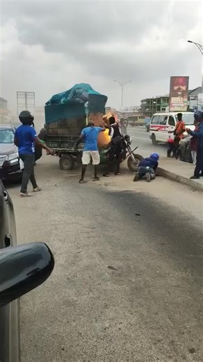 Evergreen Stanley on Instagram: "General Fire-Quenching Safety Tips Stay calm first – panic leads to mistakes. Cut off the source – switch off gas, electricity, or fuel if it’s safe. Use the right method for the fire type: Water – for paper, wood, cloth (NOT for electrical or oil fires) Sand / fire blanket – great for small fires Fire extinguisher – always aim at the base of the fire 🔥. #For education purposes only."
