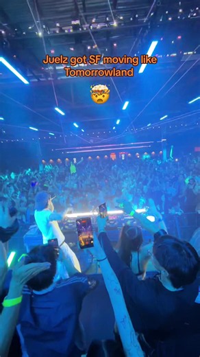 @JUELZ moving this crowd with the rave 2 step. Never seen this kinda energy at this venue. #juelz #edmtiktok #sanfrancisco #electronicmusic