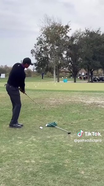Range Session with Tiger Woods: Chipping Techniques