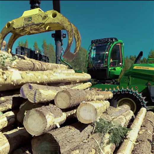 Experience more boom power and reach, increased load capacity, enhanced stability, and IBC 3.0 as standard. What's not to love? 😍 #2010H | John Deere