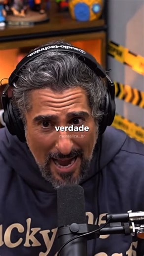 Cortes de Motivação & Podcast on Instagram: "O segredo é ser de verdade Vale muito a pena seguir o caminho correto. Não passar a perna em ninguém, não puxar o tapete de ninguém, não desejar mal pra ninguém. Fazer o seu trampo e dormir com a consciência tranquila. O grande segredo da vida é ser de verdade. Não tem outro atalho. Você pode até enganar algumas pessoas por um tempo, mas não consegue enganar todo mundo o tempo inteiro. Uma hora a máscara cai. No fim das contas, quem chega pode ser mui