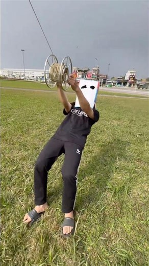 The kite-flying artist skillfully pulls the kite to a sideways position to keep it stable. #patan...