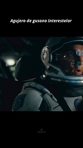 En la película, la humanidad enfrenta una crisis ecológica que amenaza con extinguir la vida en la Tierra. La NASA descubre un agujero de gusano cerca de Saturno, que lleva a otra galaxia donde hay planetas potencialmente habitables.Este agujero de gusano fue colocado ahí artificialmente por una civilización avanzada (“ellos”, como se menciona en el filme). #astronomia #sueños #space #tecnologia #fisica #Ciencia #humanidad #historia #misterio #universo #universe #astronomy #estrellas #NASA #fyp