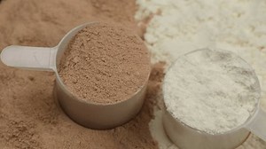 White and chocolate protein powder slider shot