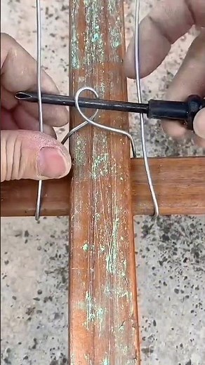A good way to tie a cross with wire