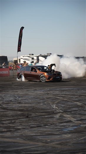 New colour for CLIKB8 on debut here this weekend at Ice Cream Cruise! 🔥 Test skids all done and then qualifying TONIGHT! | Pro Burnouts