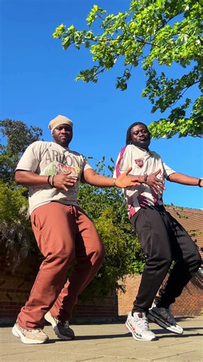 Gilly Moves Signature Dance with KiDi and Lasmid on GHANA TikTok