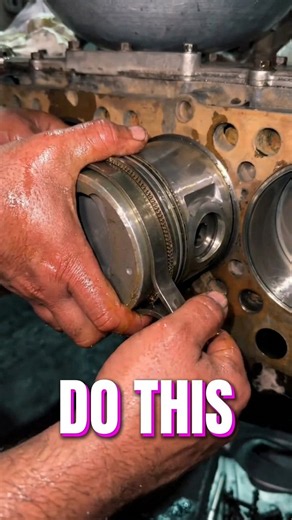 How Mechanics Install Heavy-Duty Diesel Engine Pistons