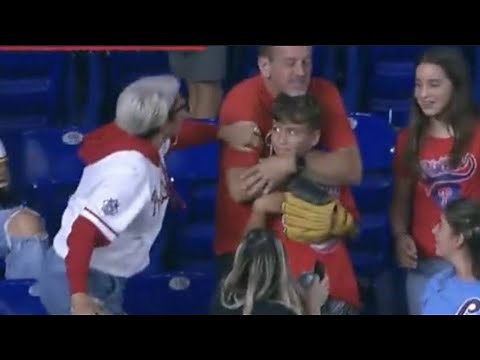 Phillies Karen' vs. everyone: New video shows her flipping off crowd, arguing with fans