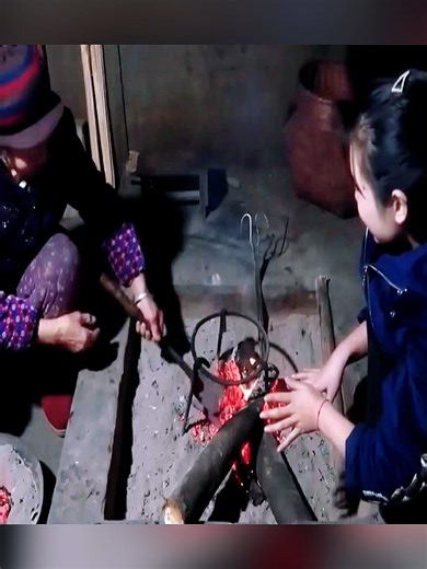 Este hombre se fabricó una estufa de leña multifuncional para regalarle a su novia. ¡Es increíble! (1)