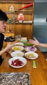 Invite your friends to see no emoji challenge 1/2 #funny #搞笑 #搞笑视频 | Guanbue管不饿