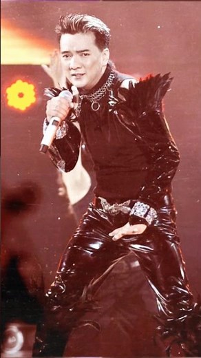 Dam Vinh Hung's loud singing disturbed the local residents during Tet.