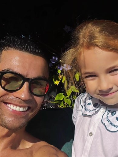 His greatness speaks for itself—those legendary moments off the spotlight truly define CR7’s kingly vibe.#ronaldo #cristianoronaldo #fyp #football #championsleague #championsleague06 #MAbappe #neymar #messi #fcbarcelona #ishowspeed #haaland #marcelo #DiogoJota