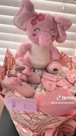 the cutest diaper bouquet for a babygirl🩷 #fypシ #bouquet #beginnerflorist #florist #babygirl #foryoupage #inlandempire