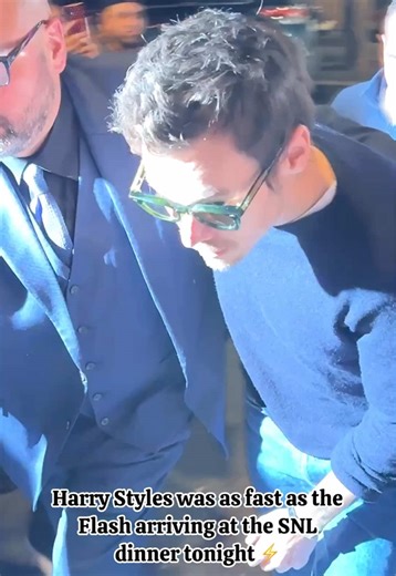 Quick Appearance of Harry Styles on SNL