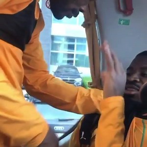 Qui se cache derrière la caméra 🎥 quand nos 2 éléphants se chamaillent 😂 ? #SélectionACIV. Serey Die Geoffroy | Le Kpakpato Sportif