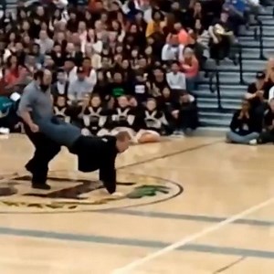 21 reactions | MY MATH TEACHER FACE PLANTED INTO ANOTHER TEACHERS BUTT DURING AN ASSEMBLY OMG LMAOOO | Game Vines Video | Facebook