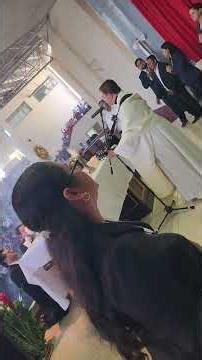 Alabare alabare canta padre en Adoración Al Santísimo...Padre Noe Rivera