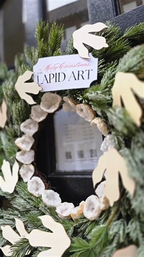 Lapid Art Crystal Shop on Instagram: "It's officially the wreath festival in Uphill Lincoln 🎄 Every festive season, small businesses create a wreath inspired by who they are, a tradition that brings our community together in the true spirit of Christmas....creativity, kindness & giving back 🌟 Here's how we made ours, we added little dinosaur footprints & sparkly geodes, plus a little tag so you know who created this festive beauty (if it wasn't obvious 🙈) Once finished, we walked our wreath u