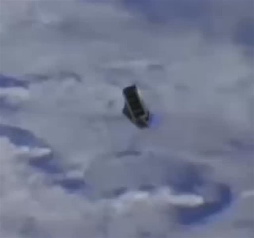 SpaceLab on Instagram: "Esta mañana aproximadamente aproximadamente a las 06:03 hs (18:03 JST) fue puesto en órbita desde la Estación Espacial Internacional el satélite Dragonfly de tamaño 2U desarrollado en el Instituto Tecnológico de Kyushu (Kyutech) de Japón en el marco del proyecto BIRDS-X. El satélite Dragonfly lleva a bordo placas de comunicaciones APRS (Automatic Packet Report System) que operarán en frecuencia VHF de la banda de radioaficionados y una placa de comunicaciones UHF de códig