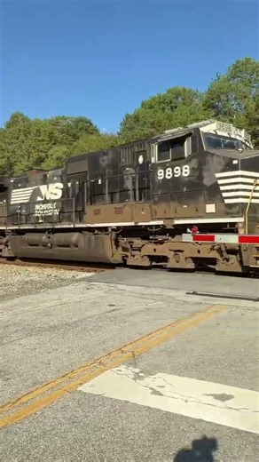 Ns 28r clears #locomotive #locomotive #railtrack #train #norfolksouthern #railwaycontent #railway