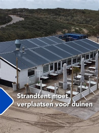 'Ik vind het onzin. We hebben hier de grootste duinenpartij van heel Katwijk.' Michel Schadde van Dooren windt er geen doekjes om. Met zijn strandpaviljoen moet hij ten minste vijf meter richting de zee verplaatsen. Toch is het volgens het Hoogheemraadschap van Rijnland een noodzakelijke ingreep, omdat vanwege een stijgende zeespiegel de duinen moeten groeien. #omroepwest #strandtent #duinen #klimaatverandering #zeespiegel #strand #katwijk