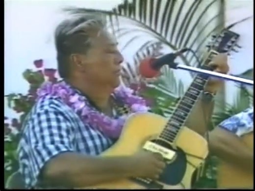 🌿🎸 Raymond Kāne with George Kuo and Milton Lau — “Ua Noho Au A Kupa” (Bank of Hawaii Ki Hoʻalu Festival, 1986) This clip is a beautiful snapshot of kī hōʻalu at a key moment in its history. Filmed at the 1986 Bank of Hawaii Ki Hoʻalu Festival, it features kūpuna master Raymond Kāne singing and playing “Ua Noho Au A Kupa,” with George Kuo and Milton Lau at his side. Raymond’s guitar and voice move at an unhurried, nahenahe pace, every line delivered with that gentle, relaxed touch he was known 