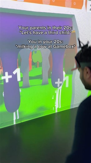 Who else wants to have a go at milking the cow? 😏🐄 | Immersive Gamebox