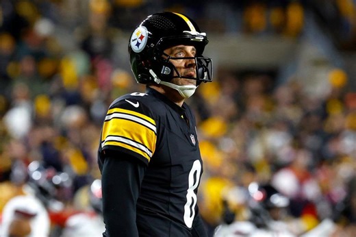 Aaron Rodgers benched after late pick-six seals Steelers loss