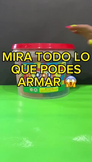 Creaciones con bloques: Castillo de bloques con muñequito