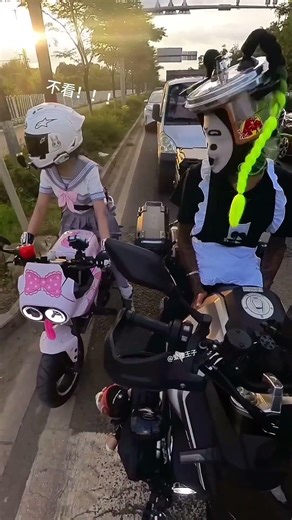 The Girl's Motorcycle Is So White! #Motorcycle #Funnyguy
