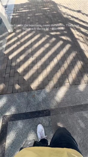 Tarun Khandagare | Tech | Career Guidance | Job on Instagram: "Here’s your step-by-step roadmap to land that dream job 👇 🔹 Step 1: Build Strong DSA Foundations Start with Data Structures & Algorithms Arrays, Strings, Linked Lists, Trees, Graphs, DP 📚 Practice on: LeetCode, GeeksforGeeks, InterviewBit 💡 Focus on patterns, not random questions 🔹 Step 2: Learn Core Computer Science Concepts Operating Systems DBMS OOPs Concepts System Design (for experienced / SDE2 roles) 🔹 Step 3: Explore Gen