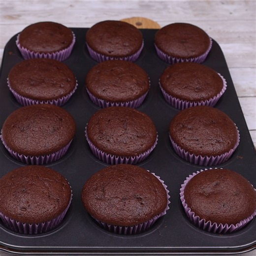 1.4M views · 8.4K reactions | I learned this cupcake recipe from a famous pastry chef and it's ready in minutes | SuperRecipes | Facebook