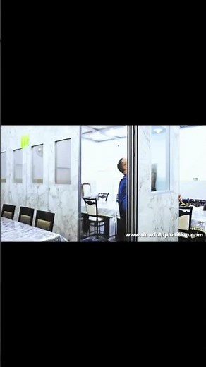 Small restaurant? 2 movable partitions create a private dining space