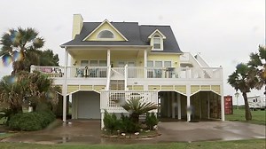 HOUSE VS. HURRICANE IKE: Yellow structure a symbol of resilience in Bolivar Peninsula