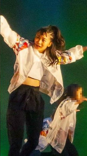 佳子さまヘソ出しダンス！