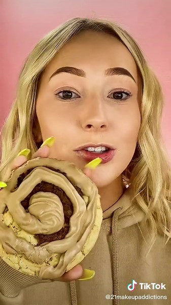 Cinnamon Roll Crumbl Cookie Makeup Tutorial 🍪